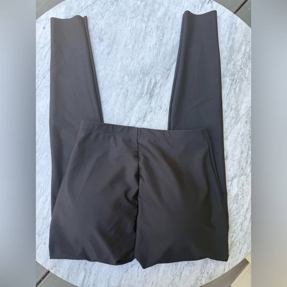 SKIMS Body Butt Enhancing Padded Pants - Picture 6 of 6